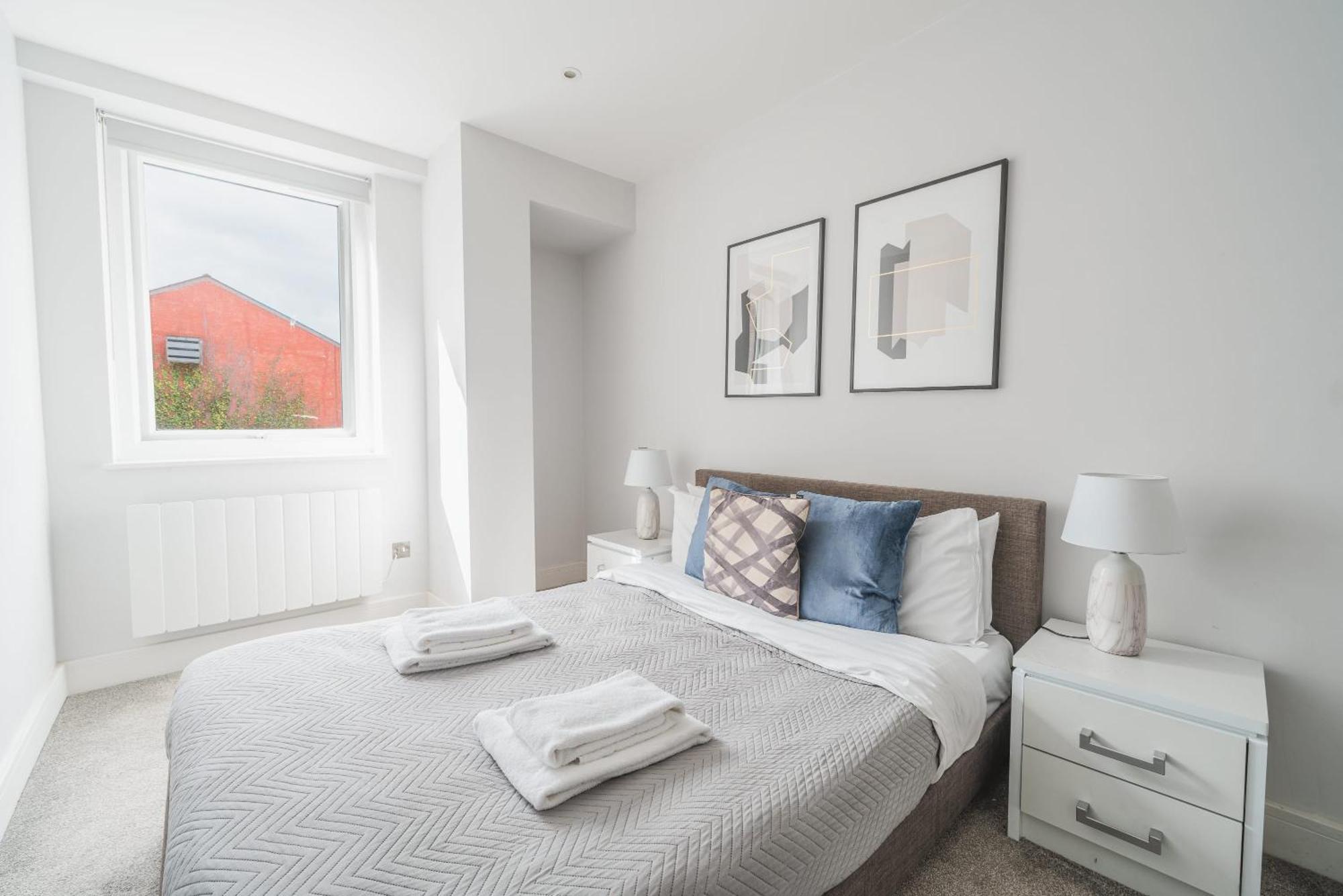 Lovely 1 Bedroom In Town Centre Истли