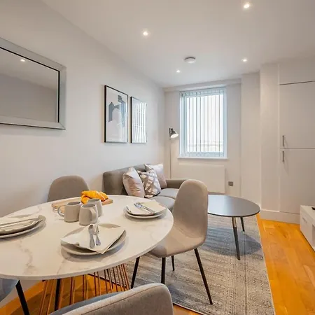 Lovely 1 Bedroom Apartment In Eastleigh Town Centre Exterior photo