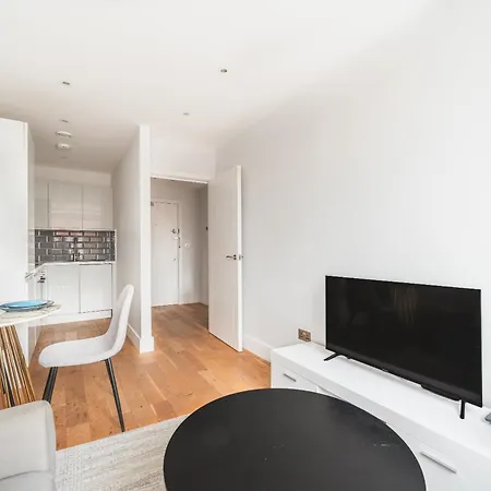Lovely 1 Bedroom Apartment In Eastleigh Town Centre Exterior photo