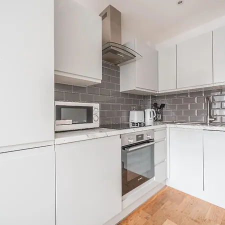 Lovely 1 Bedroom Apartment In Eastleigh Town Centre Exterior photo