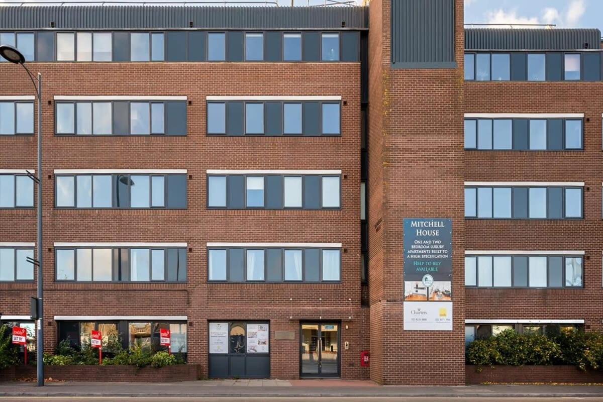 Lovely 1 Bedroom In Town Centre *