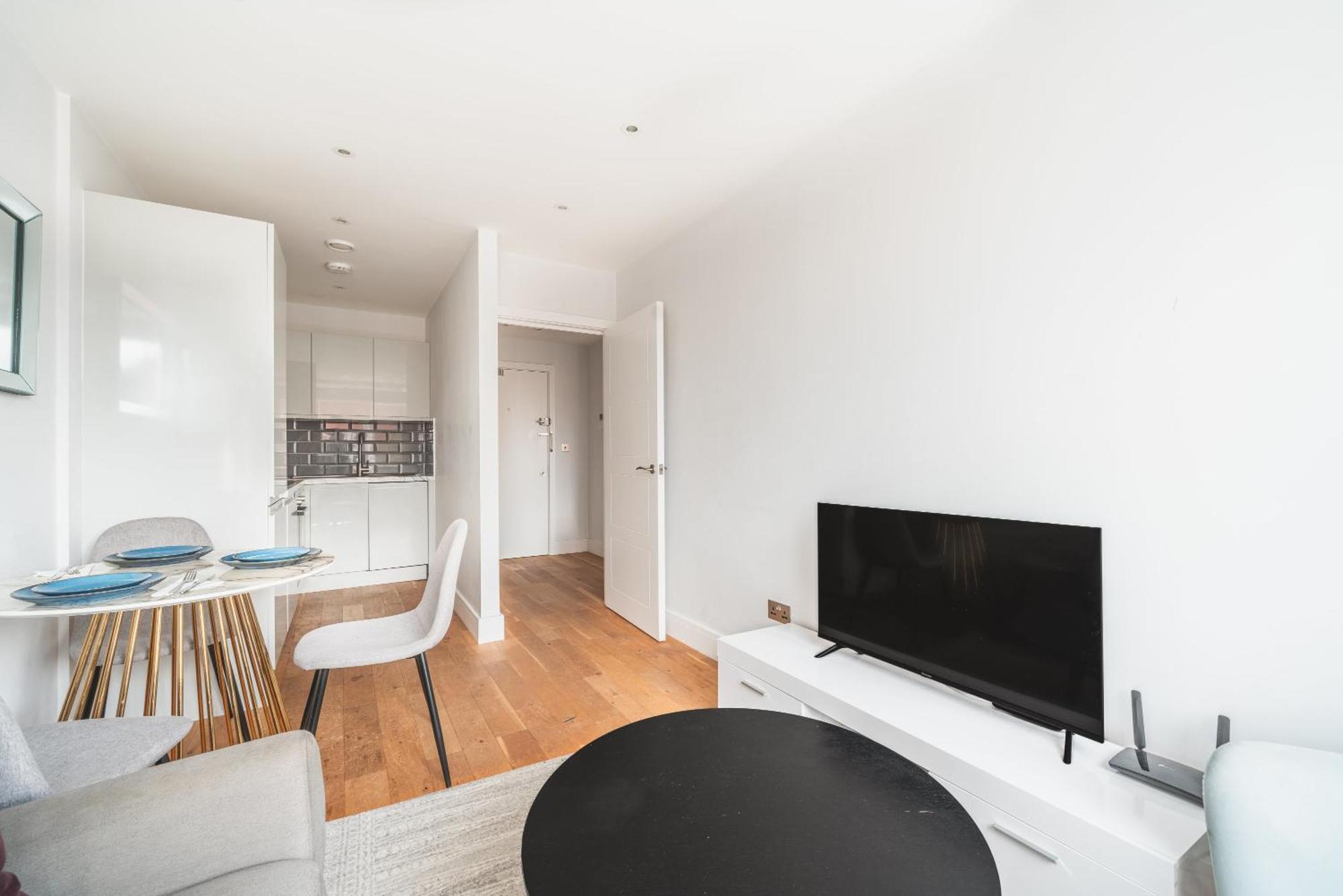 Lovely 1 Bedroom In Town Centre Apartment