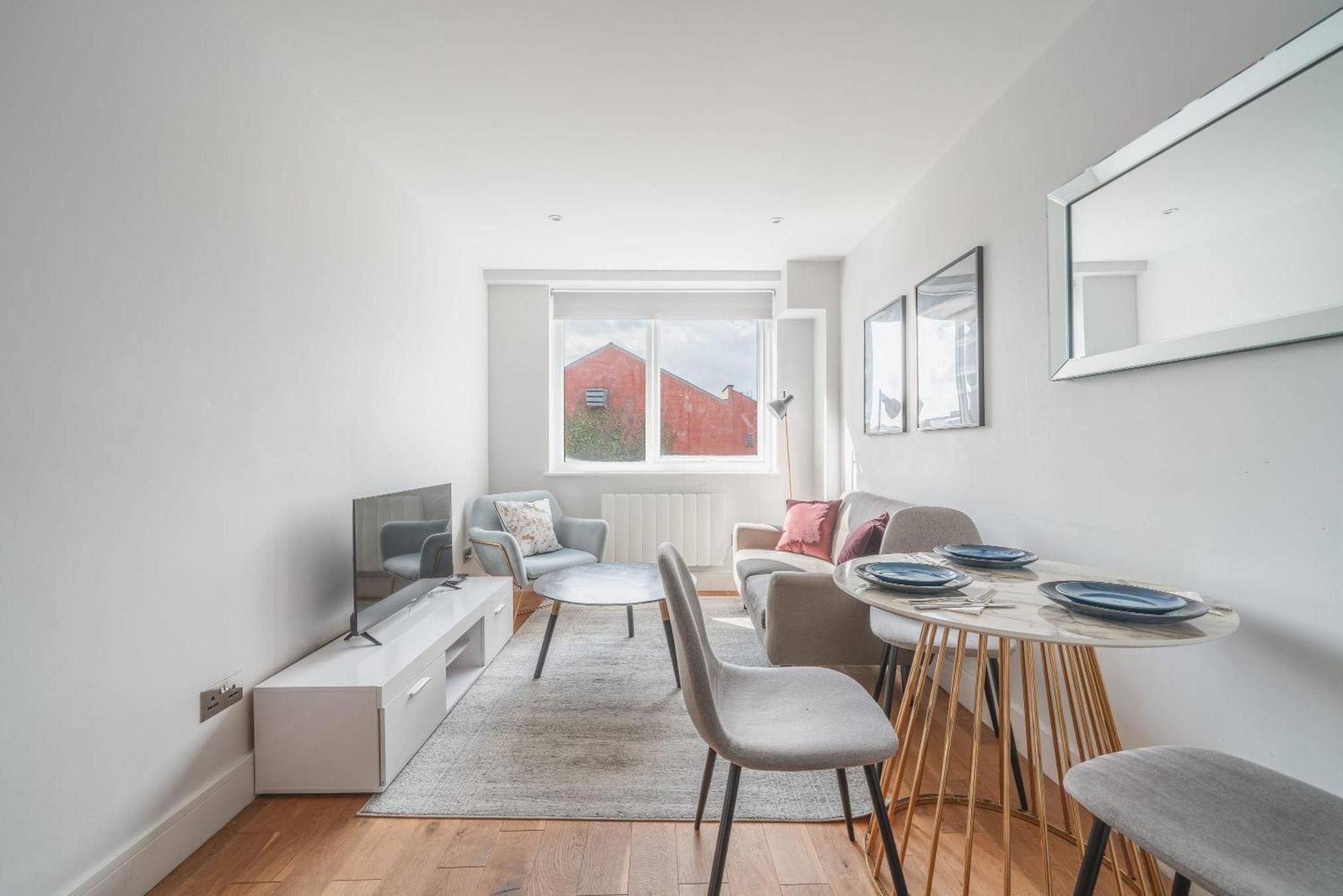 Apartment Lovely 1 Bedroom In Town Centre *