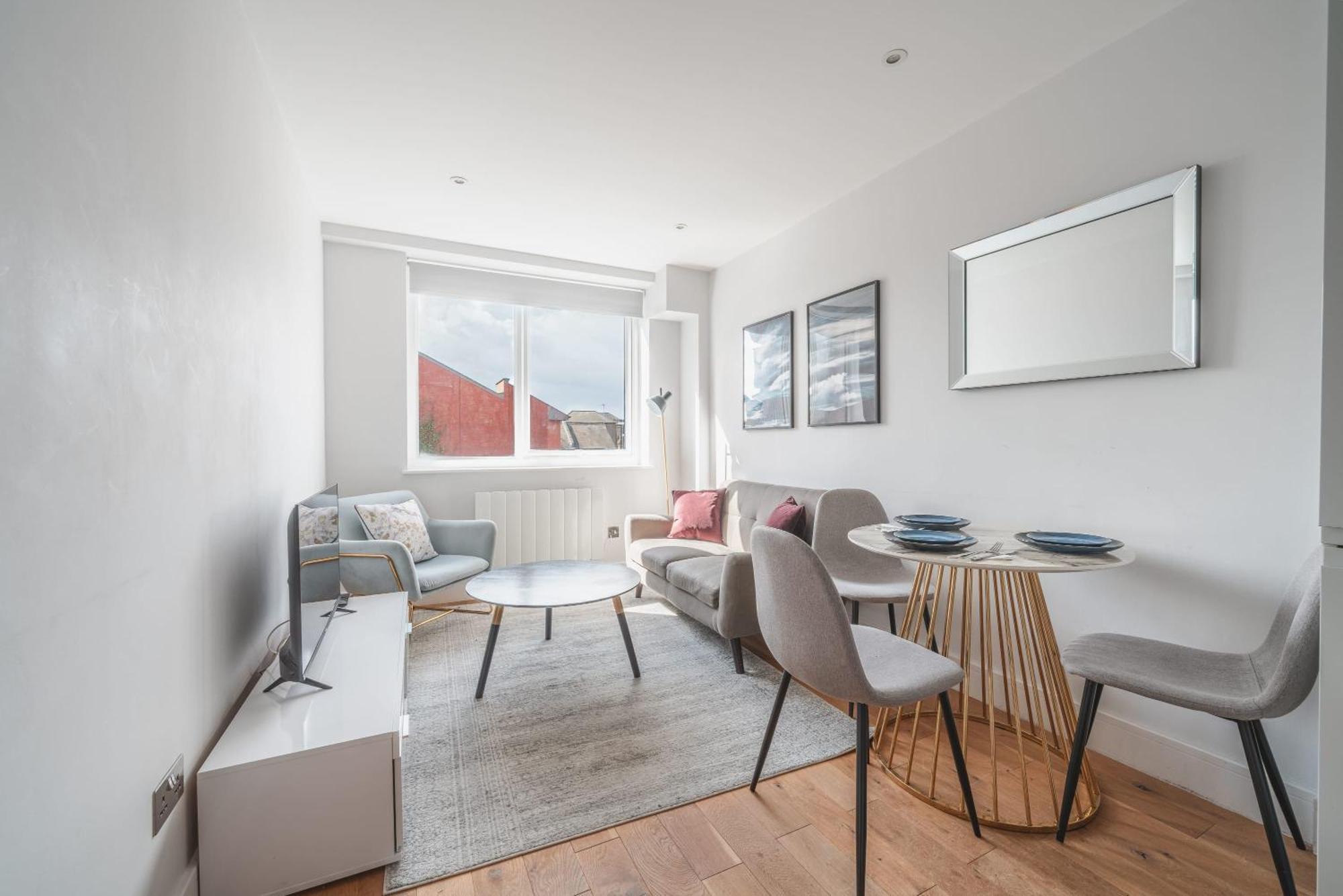 Lovely 1 Bedroom In Town Centre Apartment