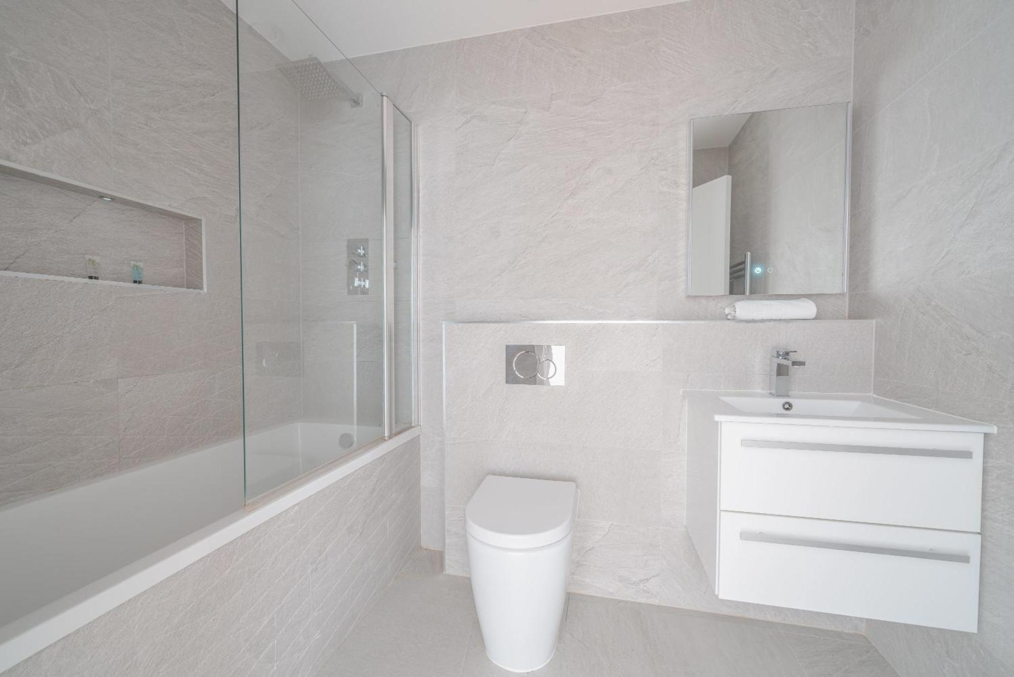Apartment Lovely 1 Bedroom In Town Centre *